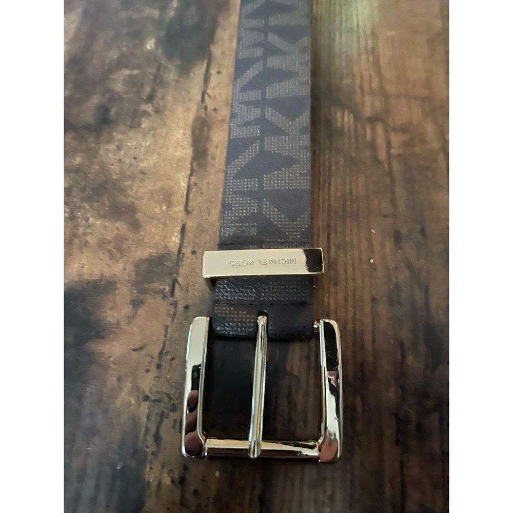 Michael Kors
 synthetic leather Logo Belt Size S/ excellent